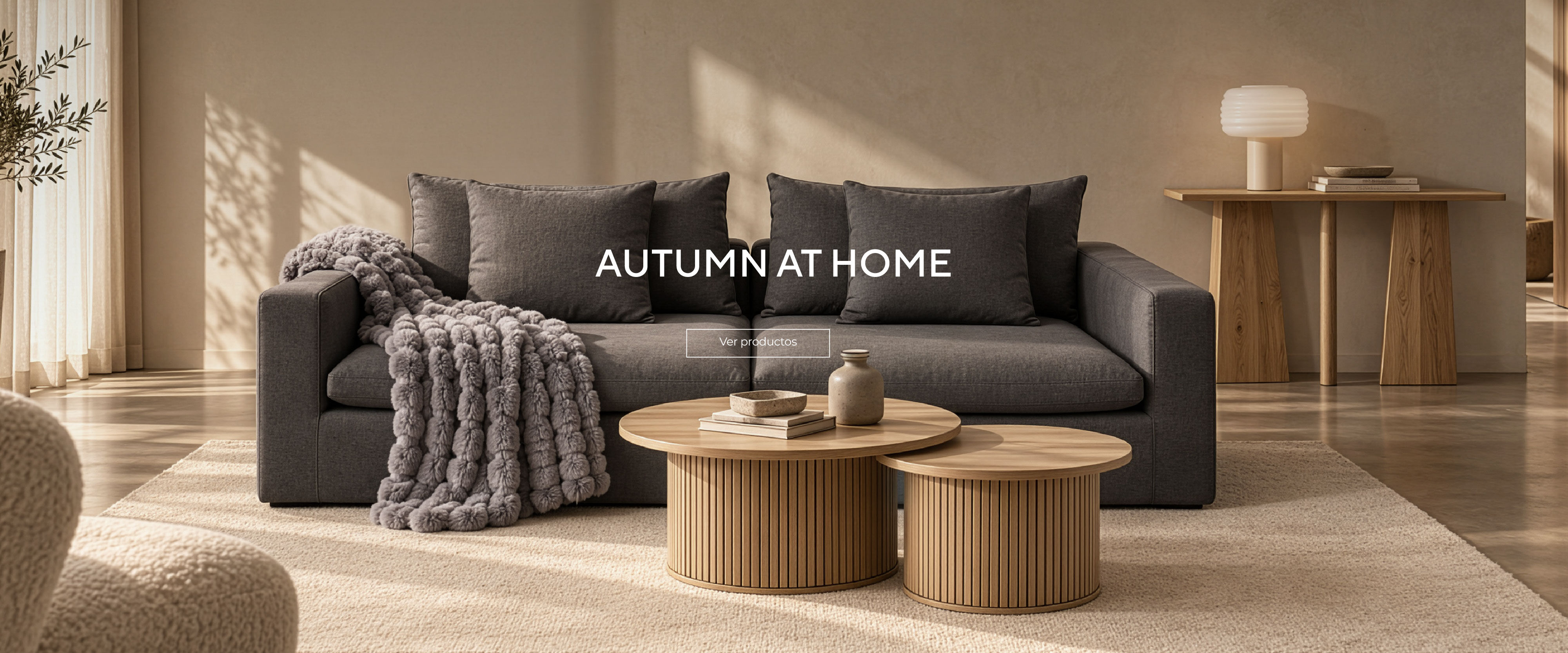 Sal&oacute;n con decoraci&oacute;n de oto&ntilde;o