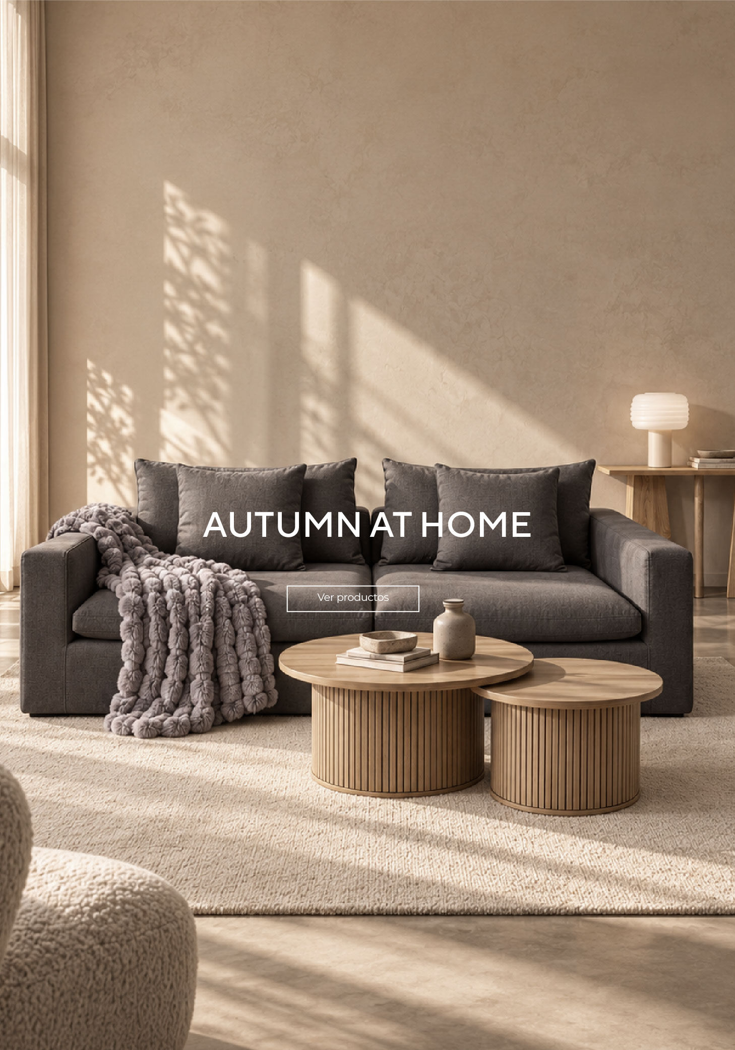 Sal&oacute;n con decoraci&oacute;n de oto&ntilde;o