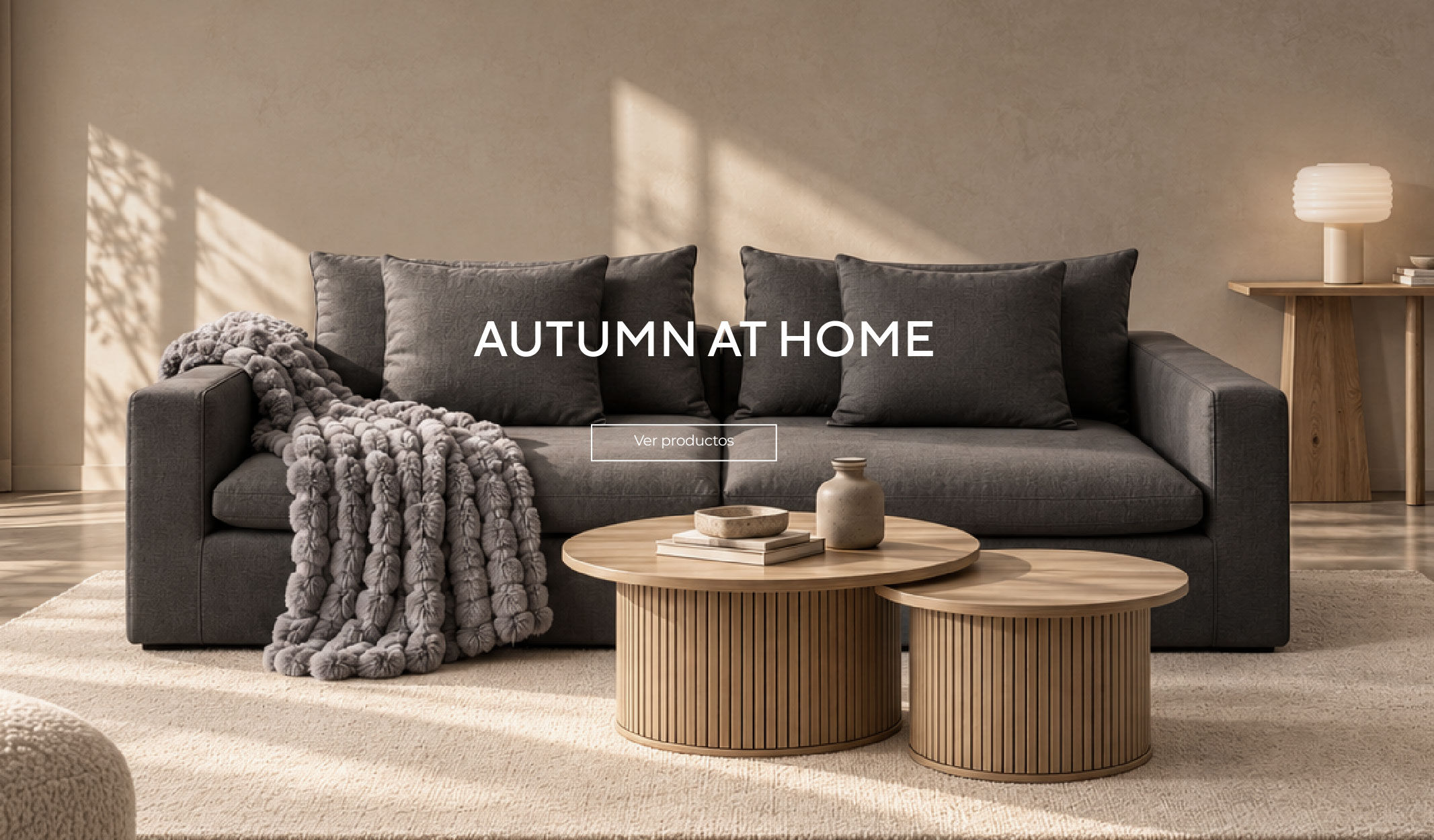 Sal&oacute;n con decoraci&oacute;n de oto&ntilde;o