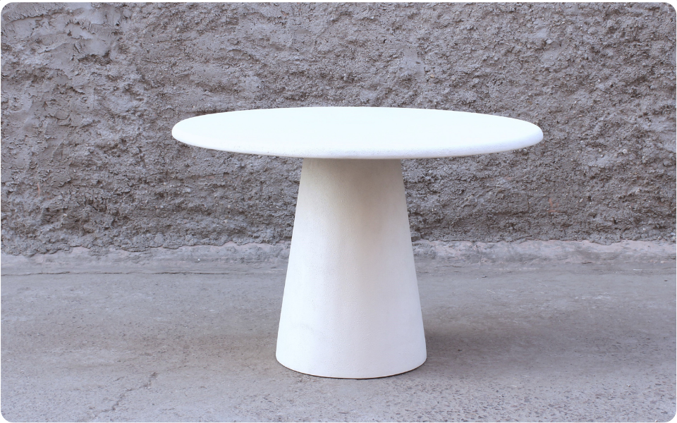 Mesa de comedor de madera de acacia y cemento Kurli