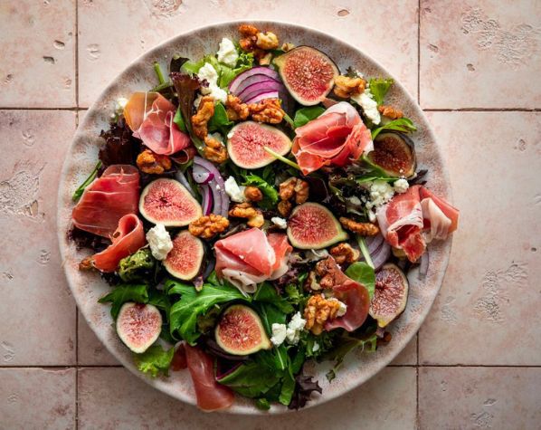 Receta de Ensalada de higos con prosciutto y nueces caramelizadas