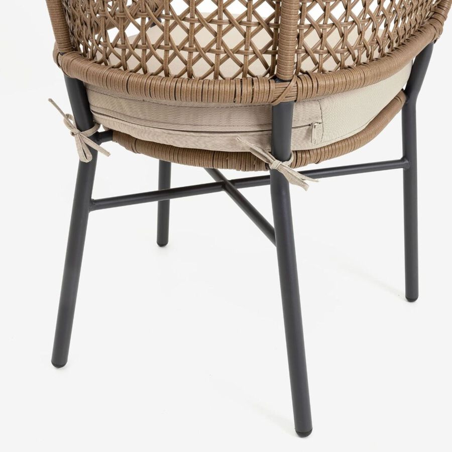 Silla para interior y exterior de rat&aacute;n sint&eacute;tico con coj&iacute;n Deia 57x61x74cm