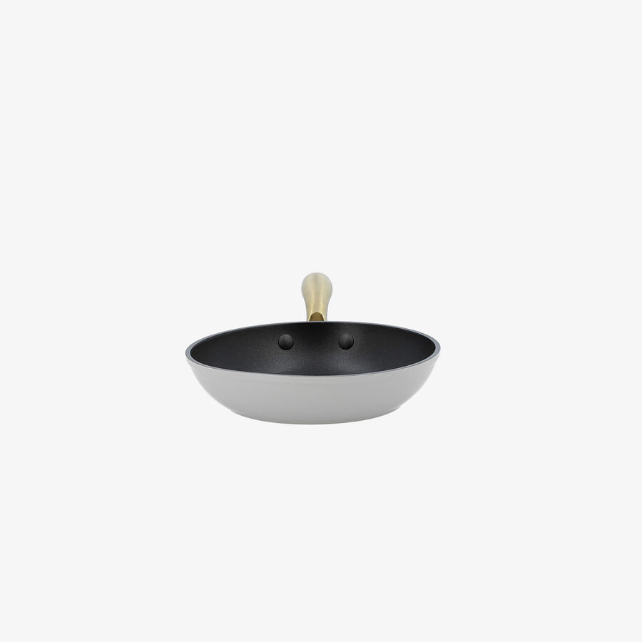 Sart&eacute;n gris claro de aluminio forjado Bruma 20cm