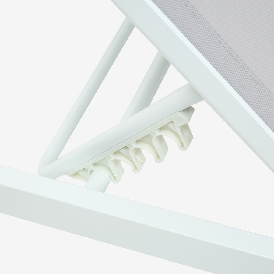 Tumbona reclinable de aluminio con ruedas blanca 64x200x89cm