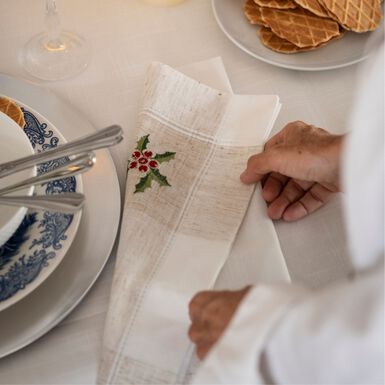 Servilleta blanca bordado Muérdago 45x45cm