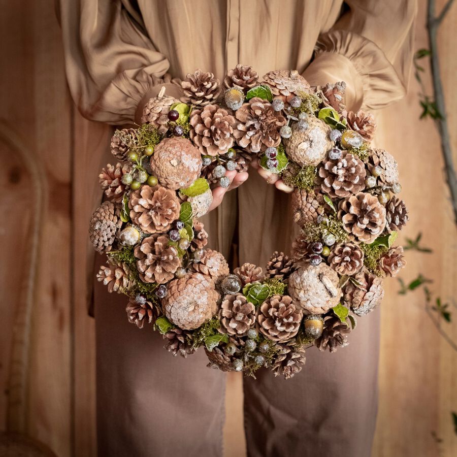 Corona decorativa pi&ntilde;as &Oslash;34cm