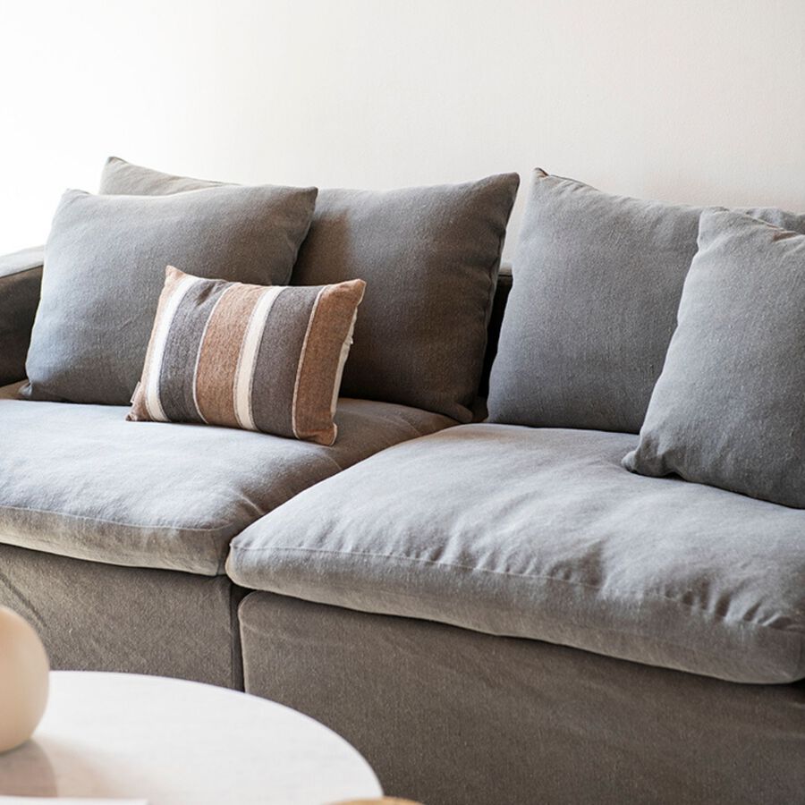 Set de sof&aacute; de 3 plazas de lino con puf gris Aiden 220x110x80cm Clau&Chloe