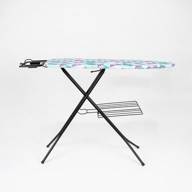 Tabla de planchar con estampado de triángulos