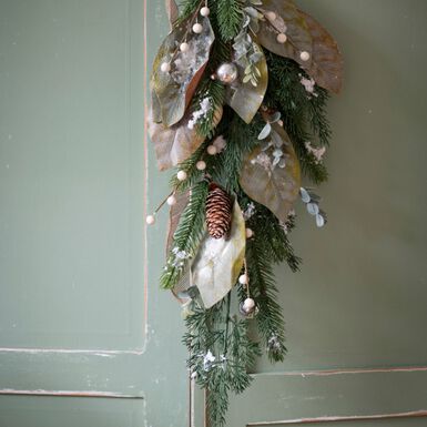 Rama de pino con bolas plateadas 72cm