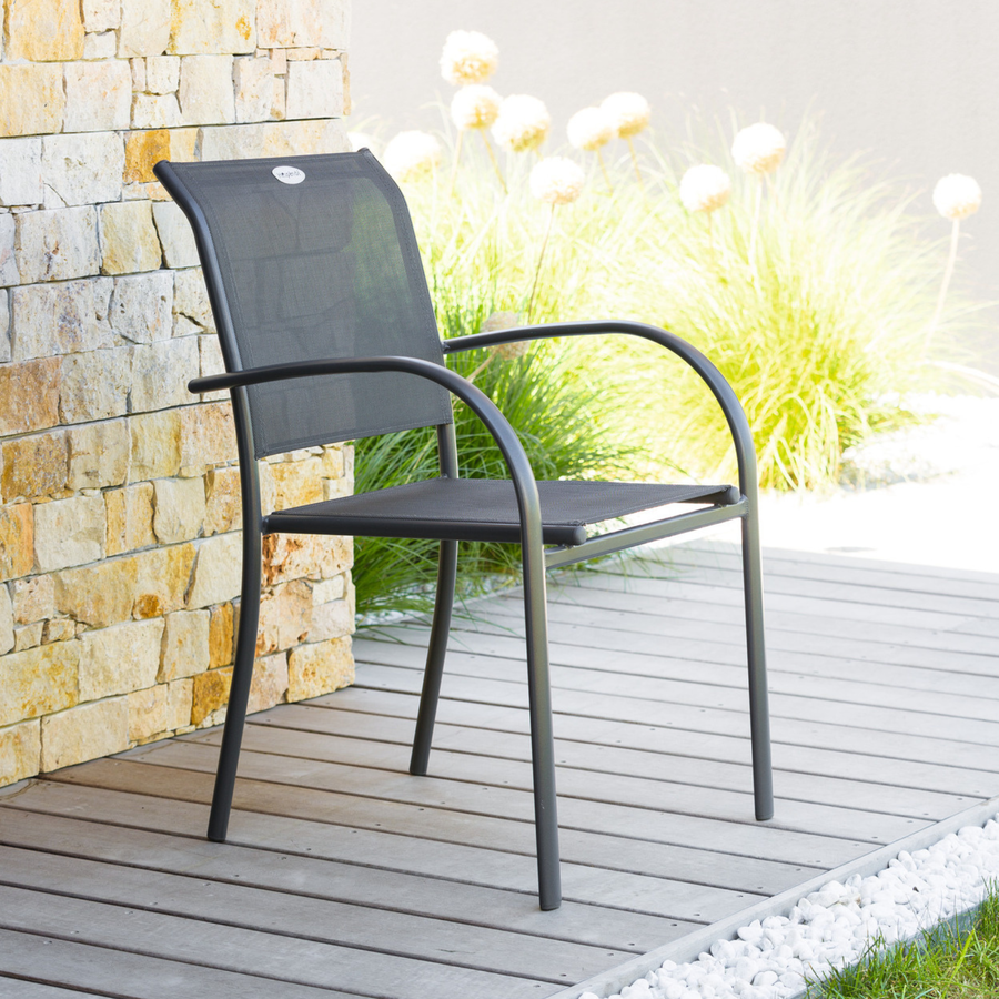 Silla de jard&iacute;n apilable con reposabrazos de aluminio y textilene gris 66x56x88cm
