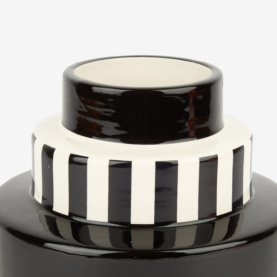 Jarr&oacute;n de cer&aacute;mica rayas negra Odell &Oslash;15x18cm