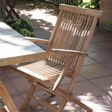 Silla de jardín plegable con reposabrazos de madera de teca Azores 57x43cm