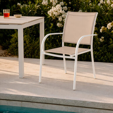 Silla de jard&iacute;n apilable de aluminio blanca Piazor 56x65x88cm