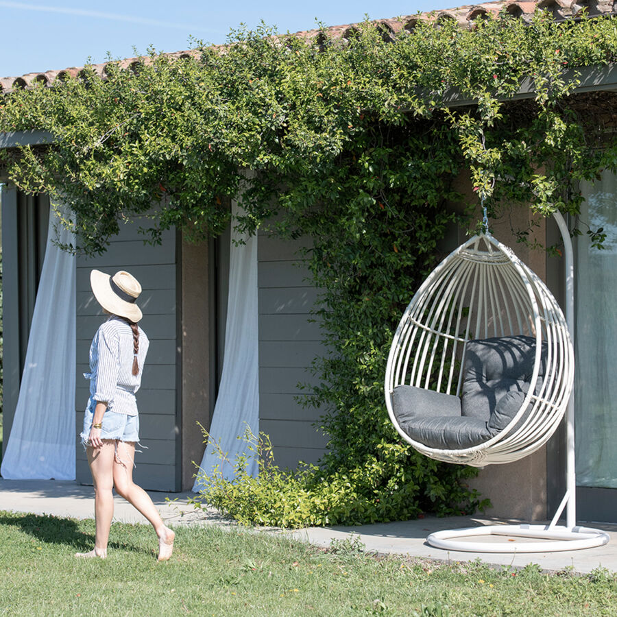 Sillón colgante blanco con cojín gris Summer 98x98x203 cm
