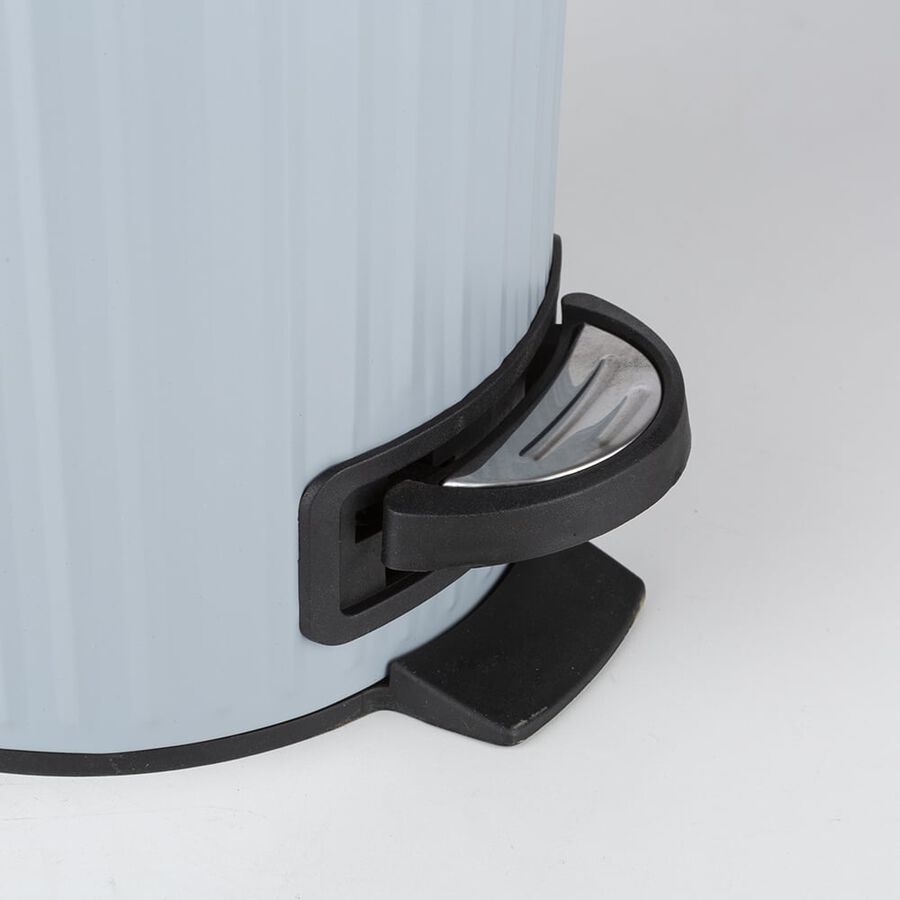 Cubo de basura para ba&ntilde;o dispoible en 4 colores 3L &Oslash;17x35cm