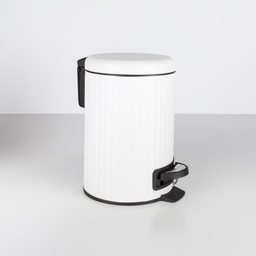 Cubo de basura para ba&ntilde;o dispoible en 4 colores 3L &Oslash;17x35cm