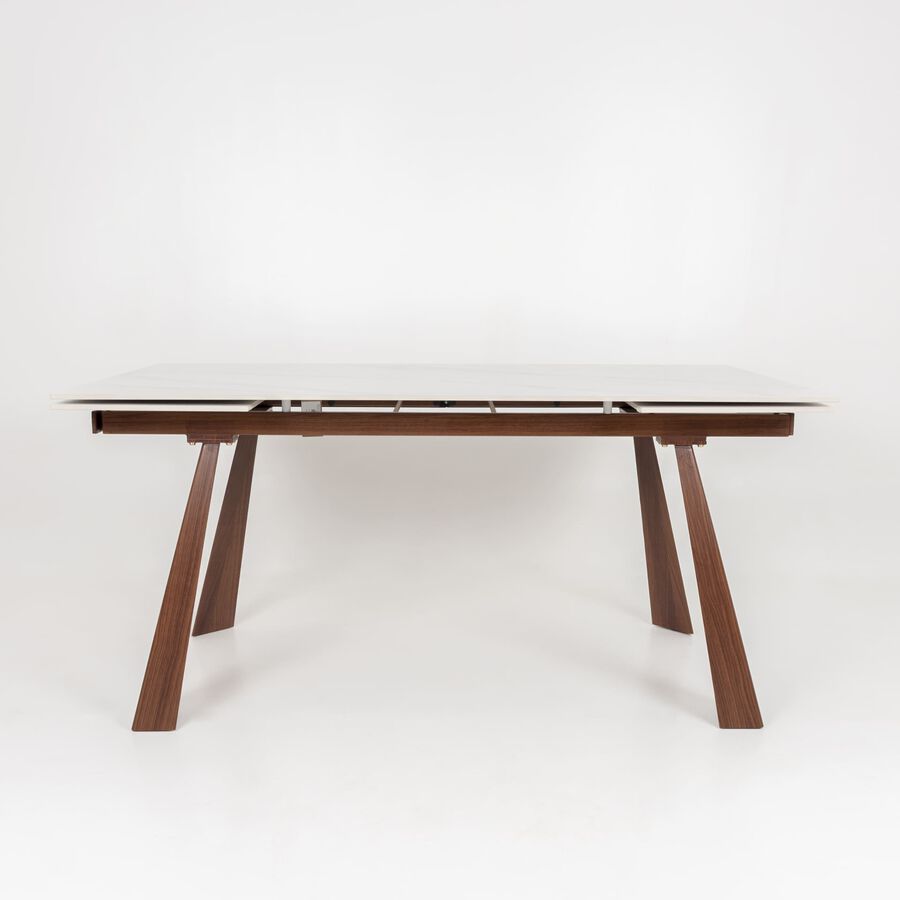Mesa extensible con sobre porcel&aacute;nico y estructura de aluminio en color madera Arlon 160/240x90cm