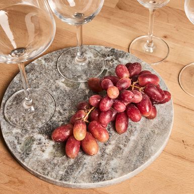 Tabla para servir aperitivos de m&aacute;rmol 24cm