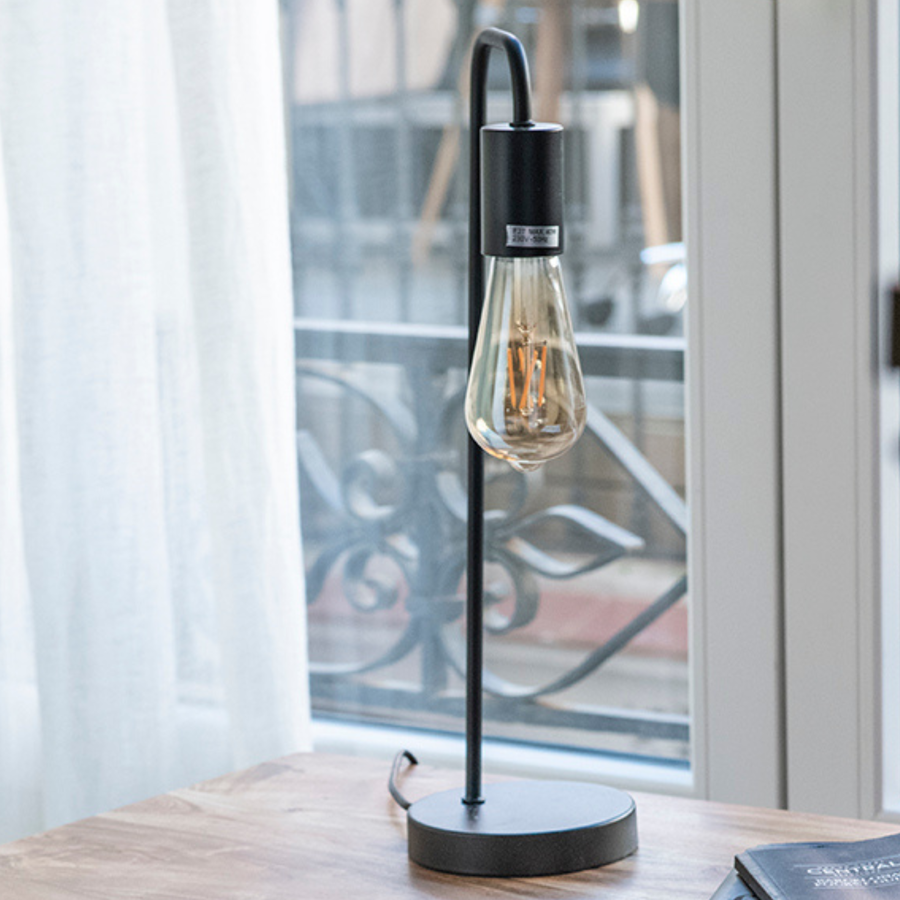 L&aacute;mpara de mesa negra de metal Kobe 13x17x45cm