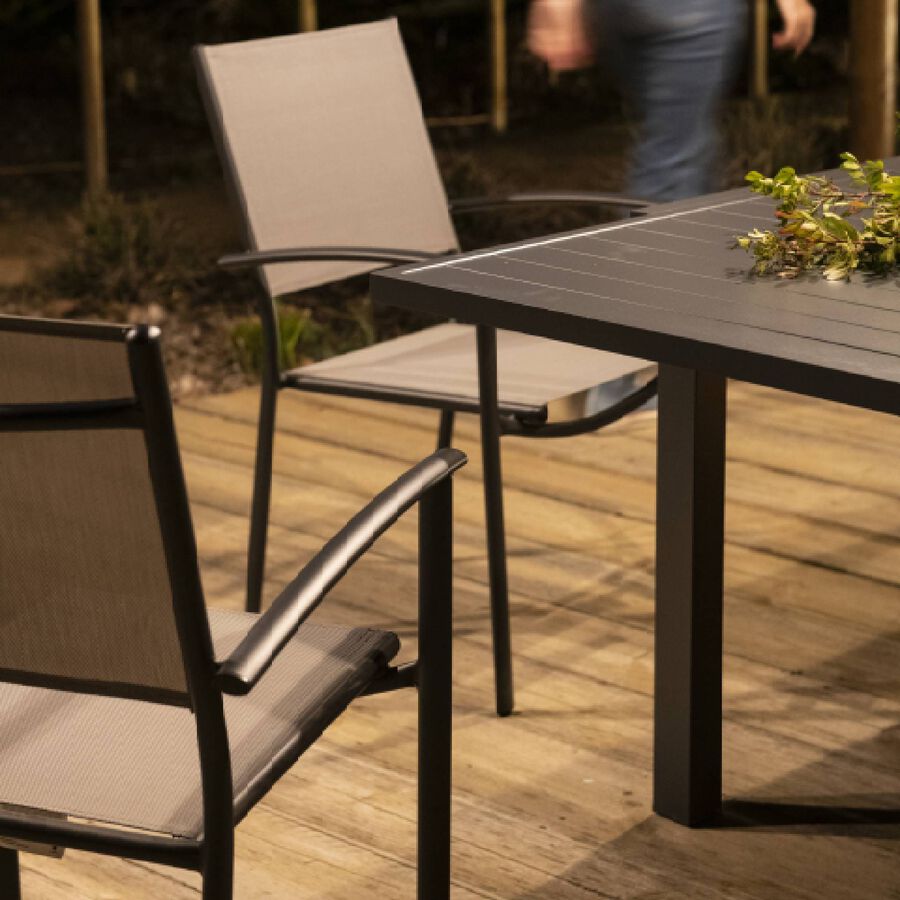 Silla de jardín apilable con reposabrazos de aluminio marrón Feroe 65x56x88cm