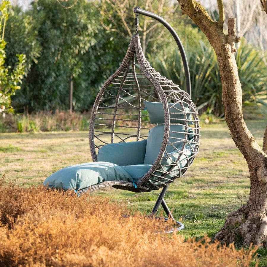 Sillón colgante de jardín con cojín y reposapiés de ratán sintético Cozumel 120x103x190cm Clau&Chloe