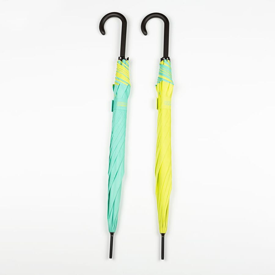 Paraguas autom&aacute;tico Benetton de distintos colores