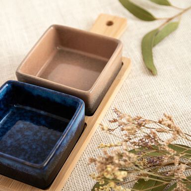 Set de 2 cuencos de cerámica de colores con bandeja de madera