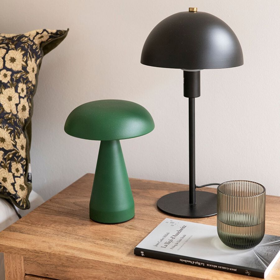 L&aacute;mpara de mesa negra de metal Jeyne 18x36cm