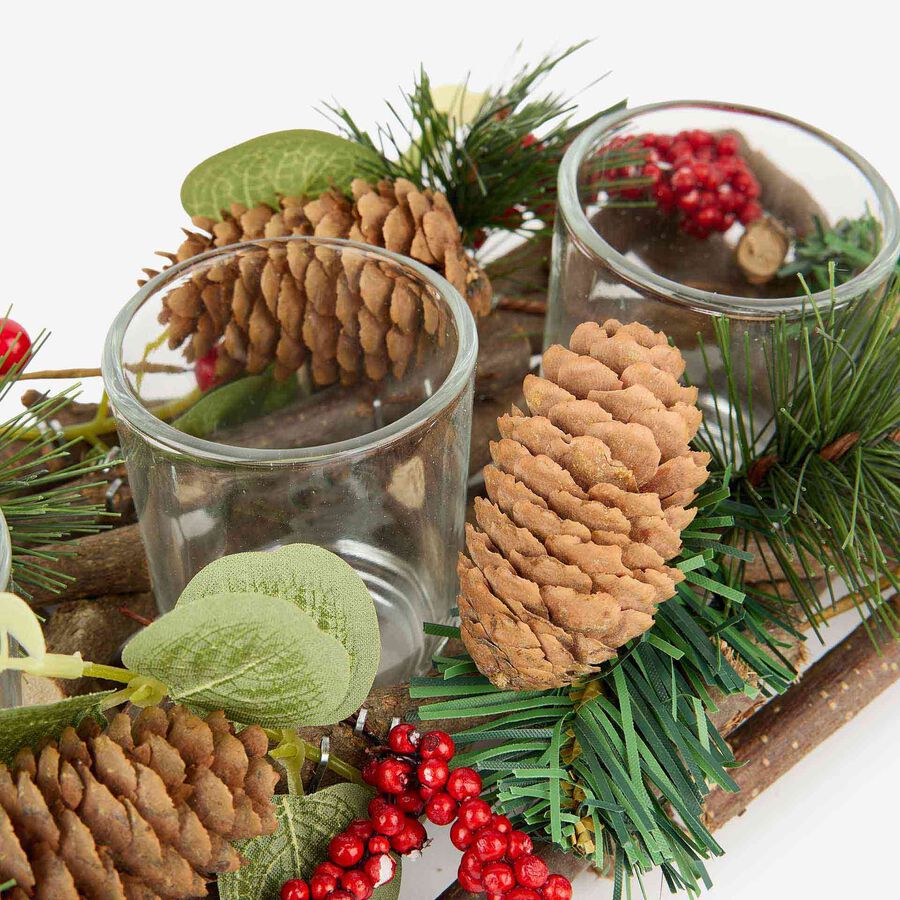 Centro de mesa con 3 portavelas bayas y piñas 29cm