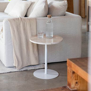 Mesa auxiliar de travertino y metal blanca Travertine &Oslash;40x45cm