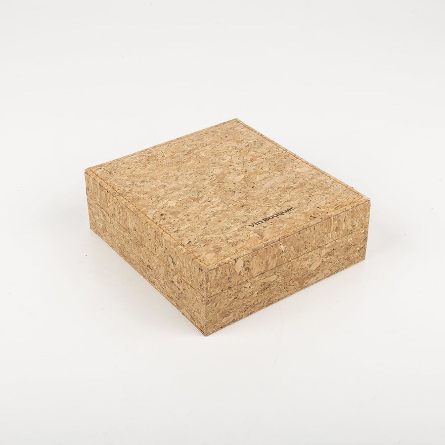 Set de corcho y 4 accesorios de vino