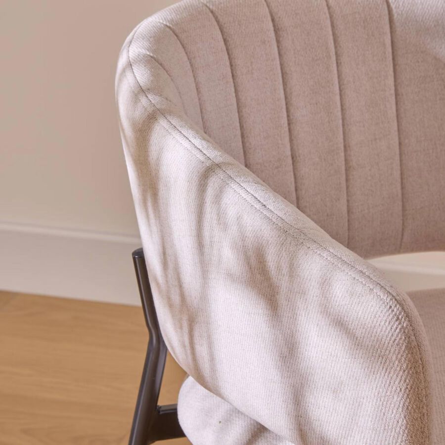 Sill&oacute;n de comedor beige de tela Siren 