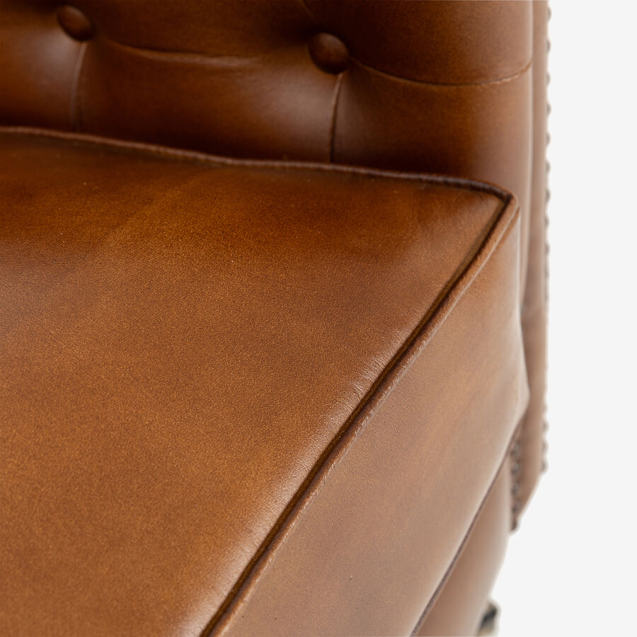 Butaca de piel marr&oacute;n Chester 84x83x88cm