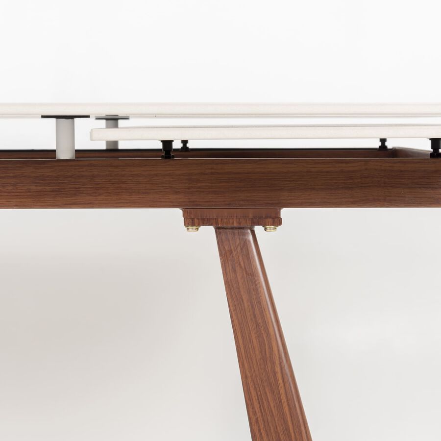 Mesa extensible con sobre porcel&aacute;nico y estructura de aluminio en color madera Arlon 160/240x90cm