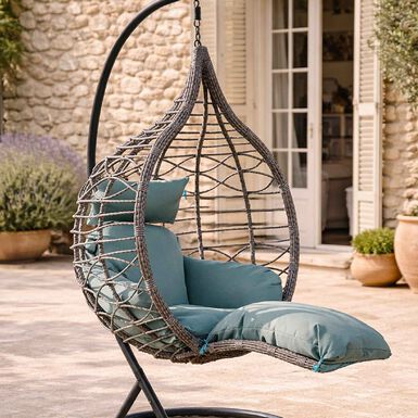 Sill&oacute;n colgante de jard&iacute;n con coj&iacute;n y reposapi&eacute;s de rat&aacute;n sint&eacute;tico Cozumel 120x103x190cm Clau&Chloe