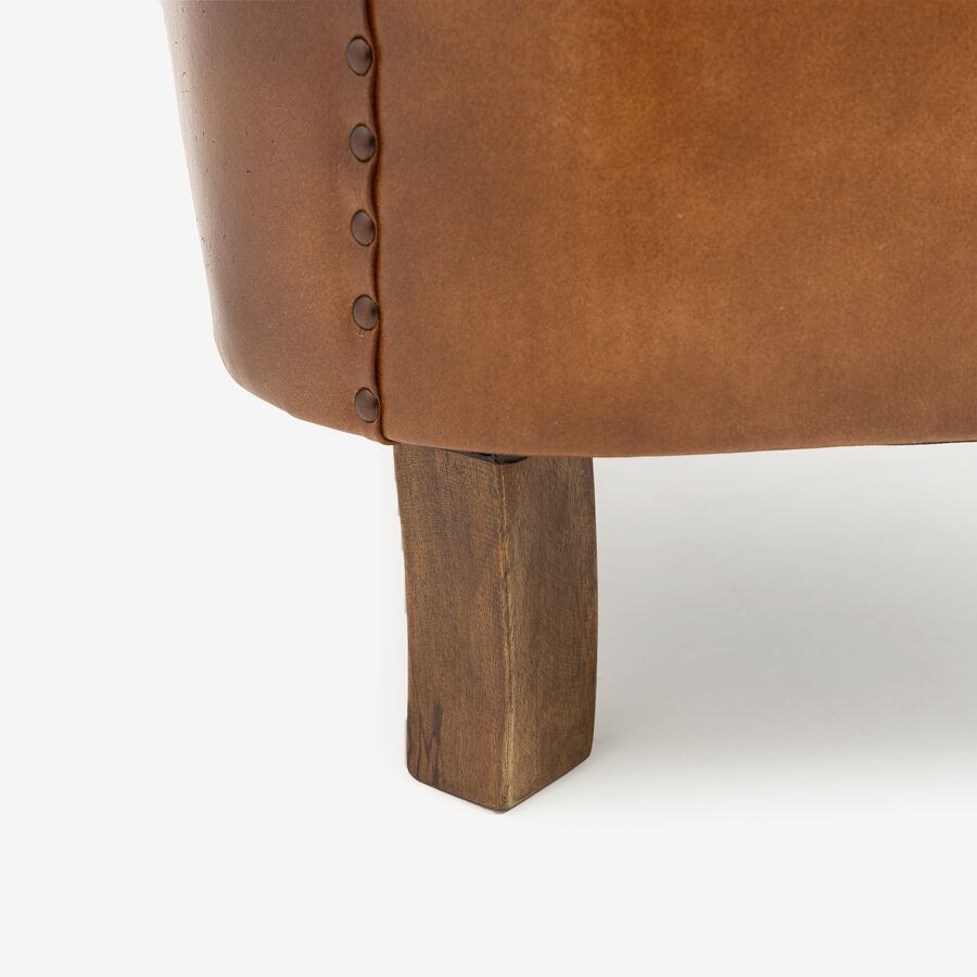 Butaca de piel marr&oacute;n Chester 84x83x88cm