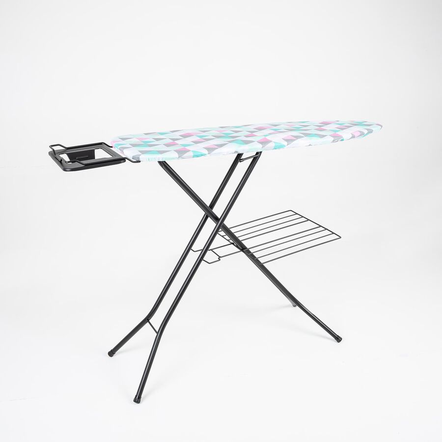 Tabla de planchar con estampado de triángulos