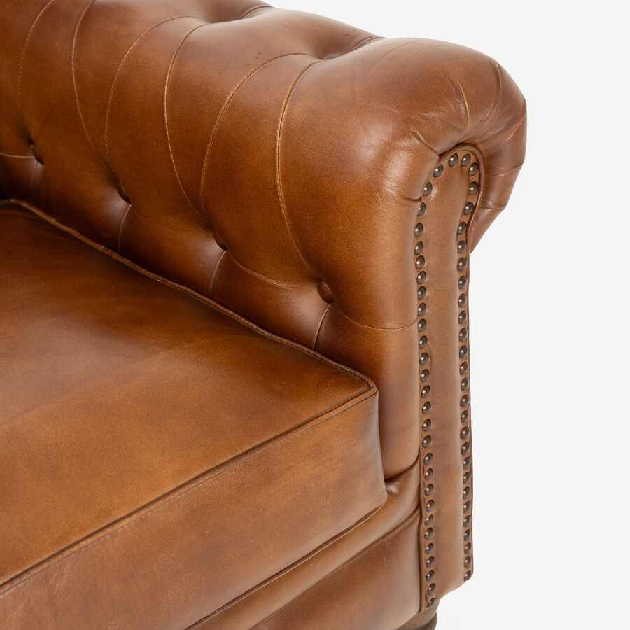 Butaca de piel marr&oacute;n Chester 84x83x88cm