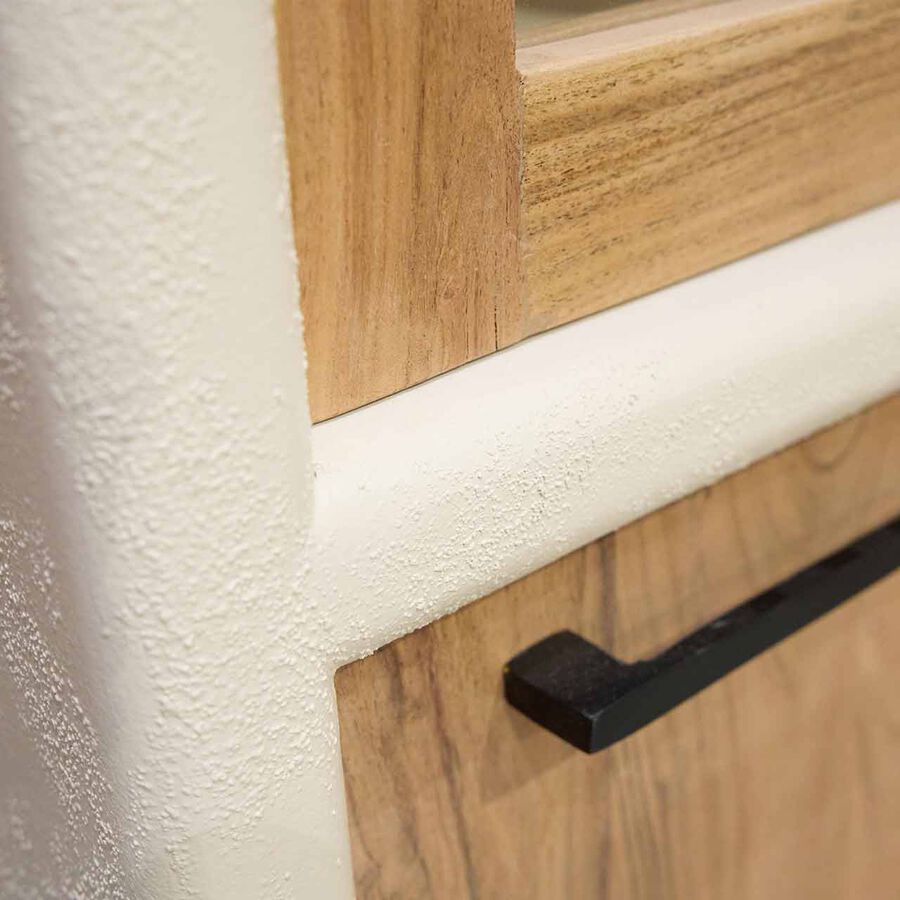 Vitrina de microcemento y madera Kurli 90x43x170 Clau&Chloe