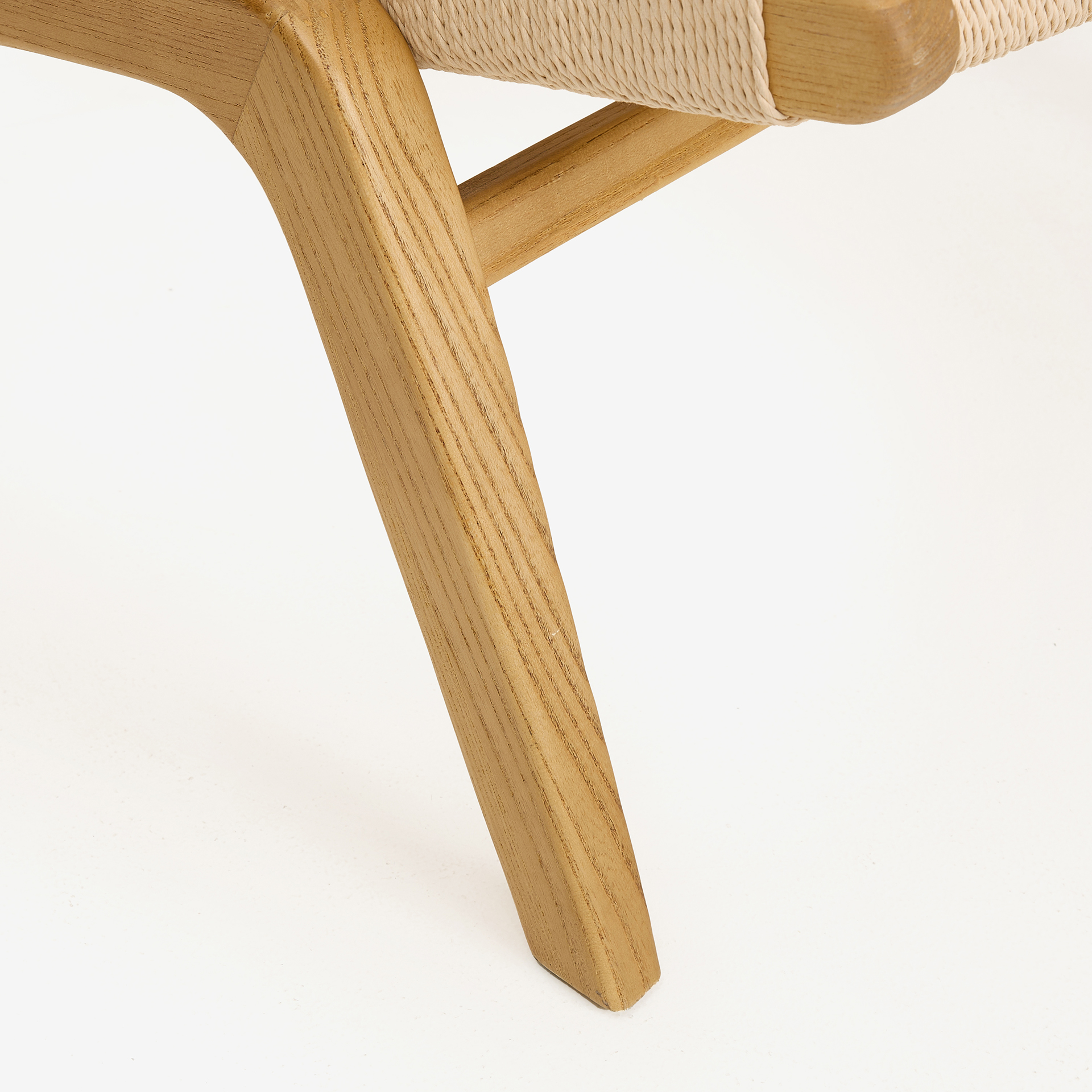 Butaca de madera de olmo y cuerda trenzada beige Alma 56x48x70cm Clau&Chloe