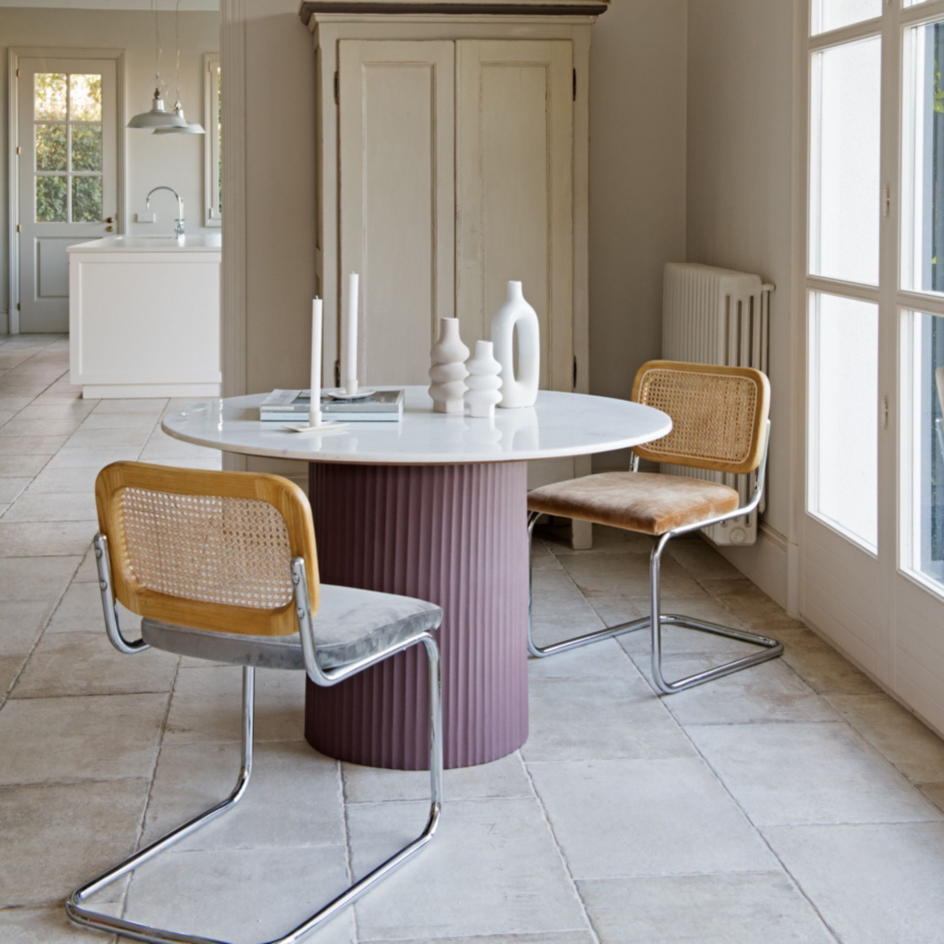 Mesa de comedor de acero y m&aacute;rmol Fide &Oslash;120x75cm Clau&Chloe