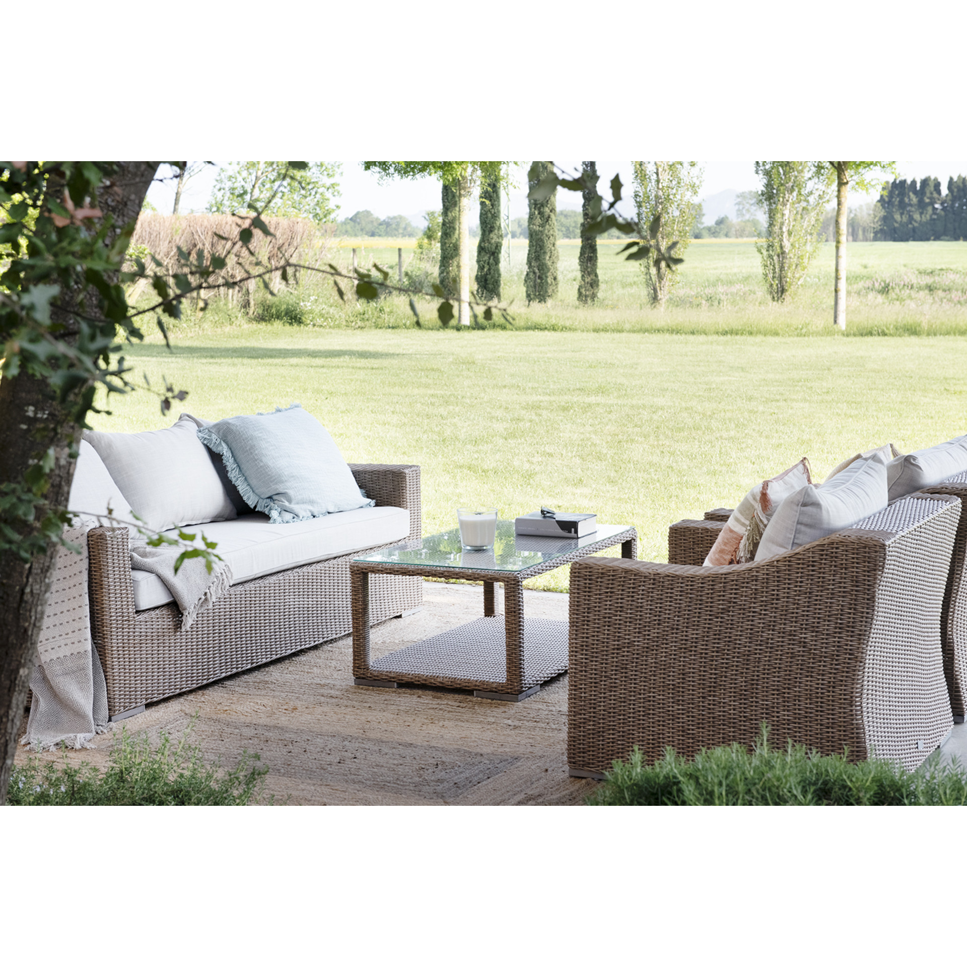 Set de jard&iacute;n de 4 piezas de rat&aacute;n sint&eacute;tico beige Zanz&iacute;bar