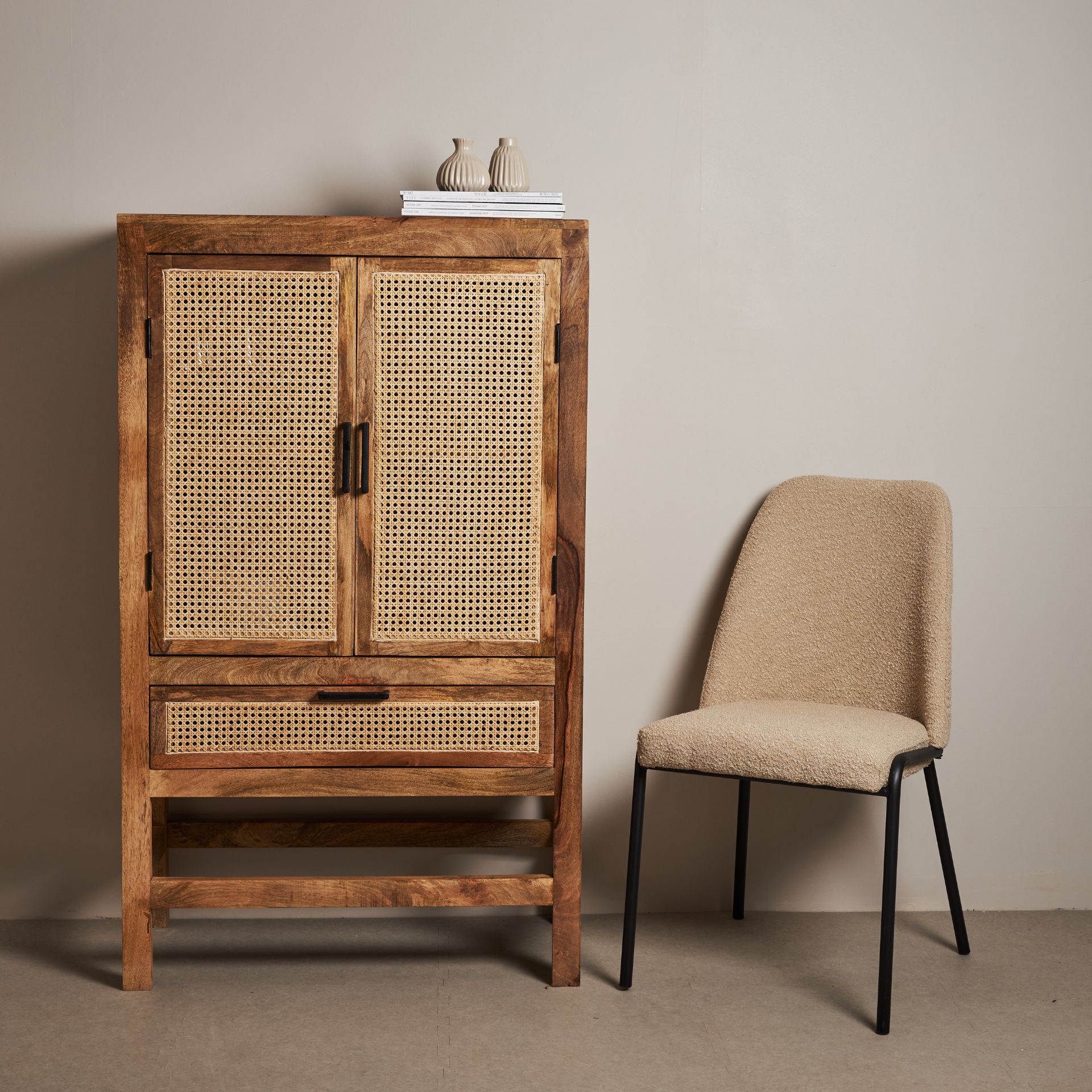 Armario de madera de mango Merlin 82x42x138cm Clau&Chloe