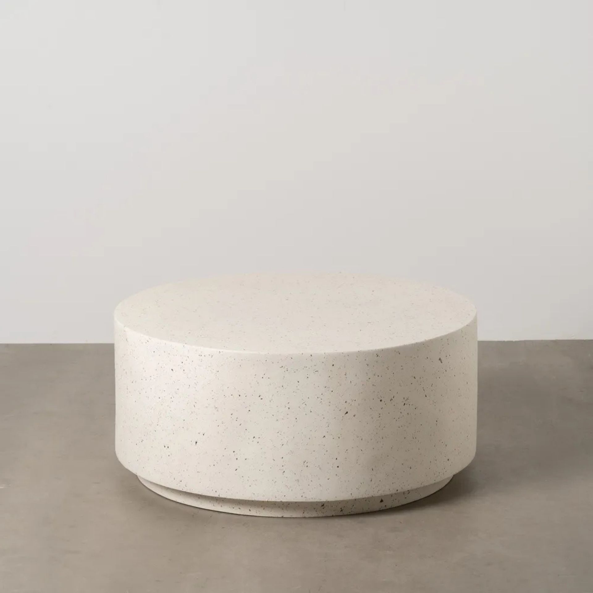Mesa de centro de fibra de magnesio blanca Milo &Oslash;90x40cm