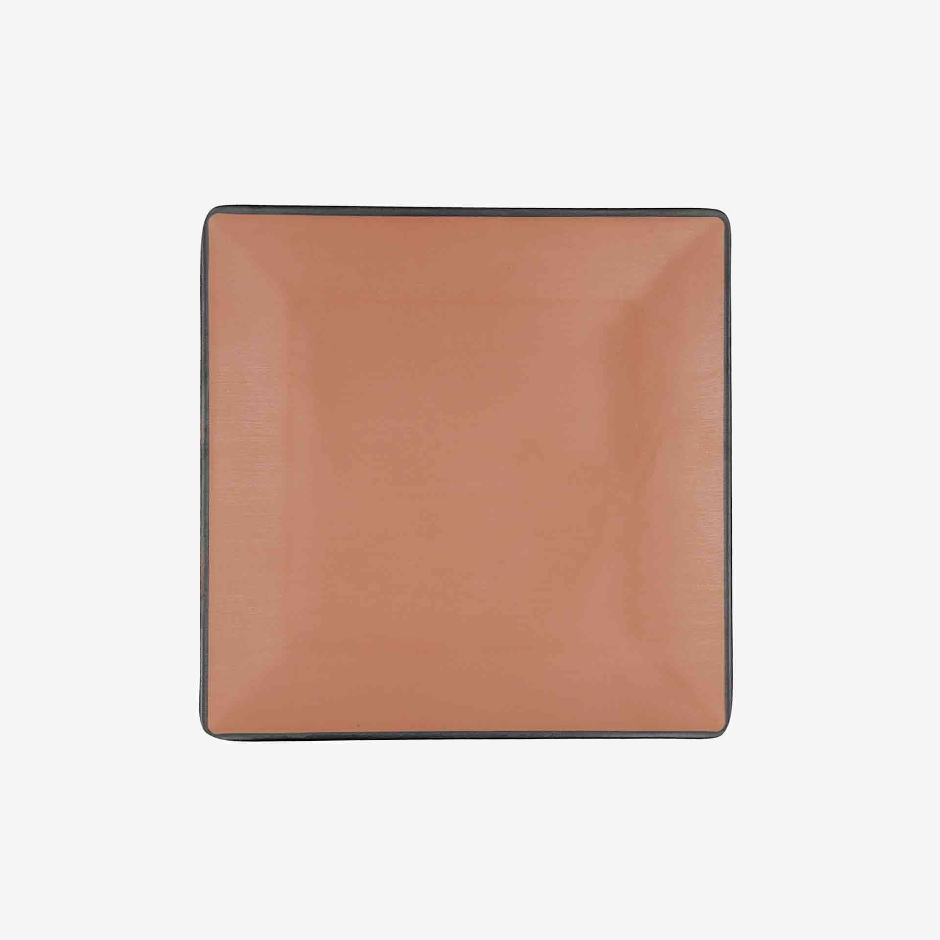 Plato cuadrado de melamina marr&oacute;n y negro Gio 21,5cm