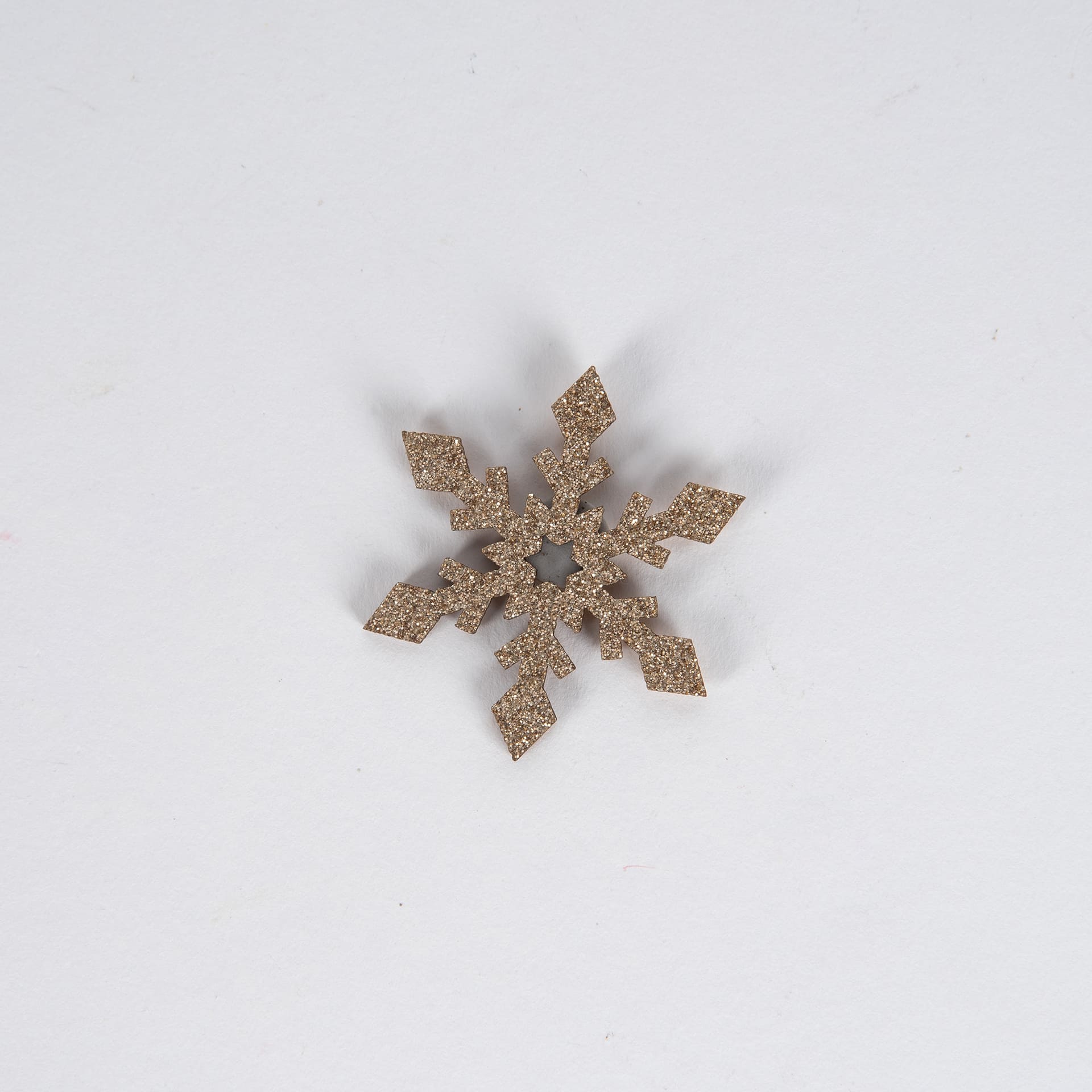 Set de 24 adornos colgantes de madera Copos de nieve variados 4cm