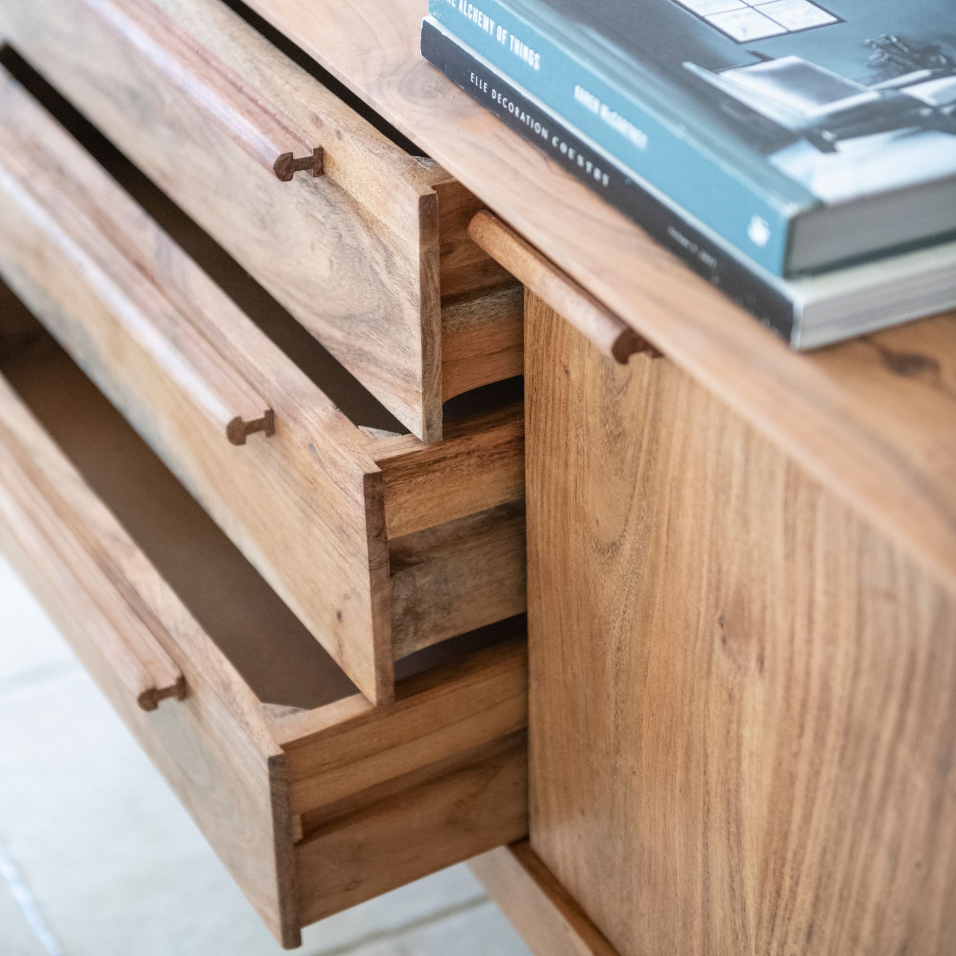 Aparador de madera de acacia Attic 160x45x78cm Clau&Chloe