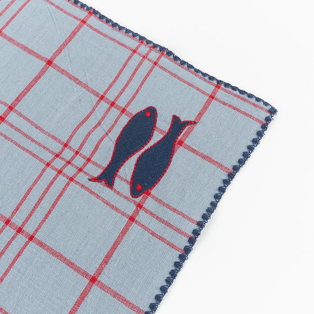 Mantel individual de algodón bordado azul pez 35x50cm