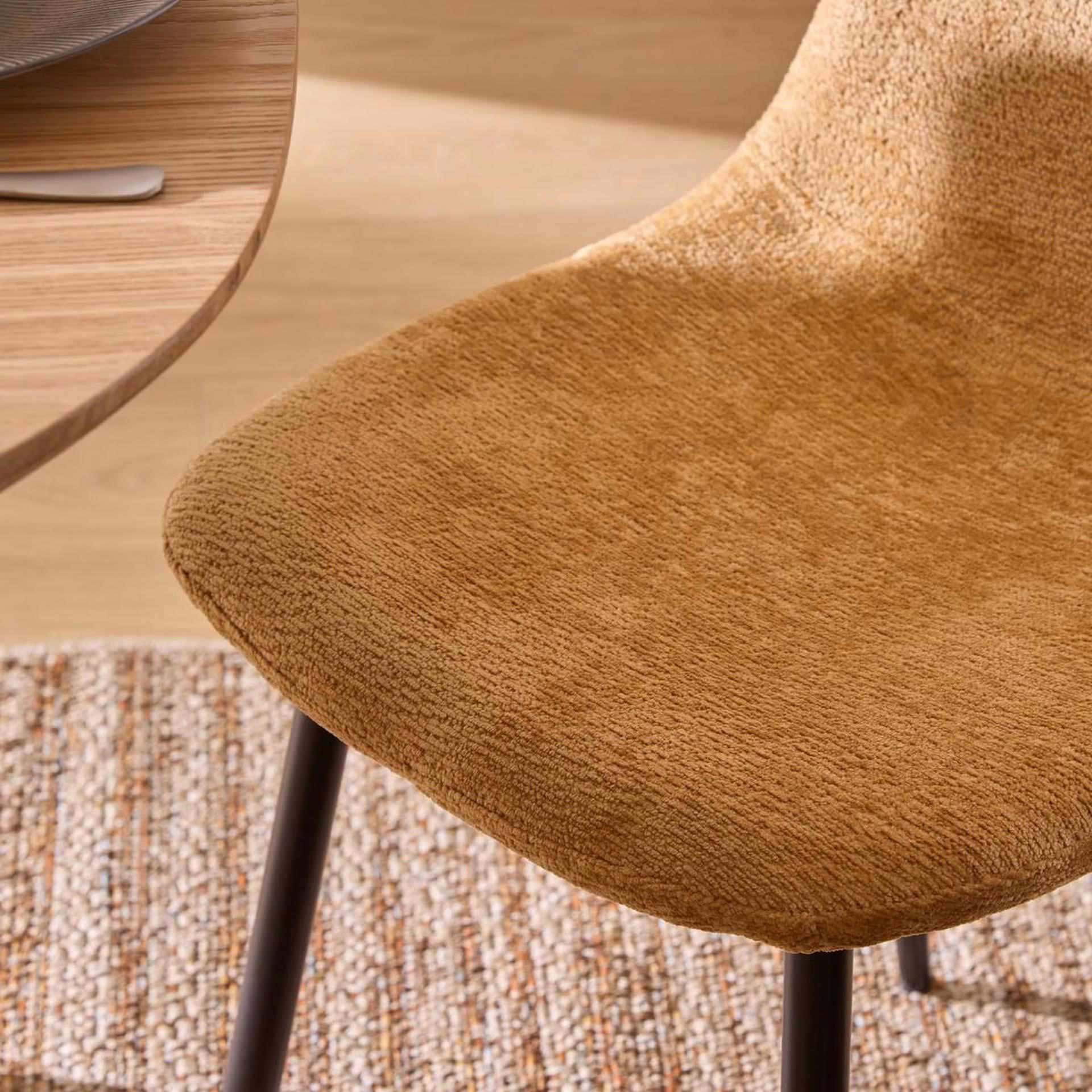 Silla de comedor ocre de chenilla Tavel 