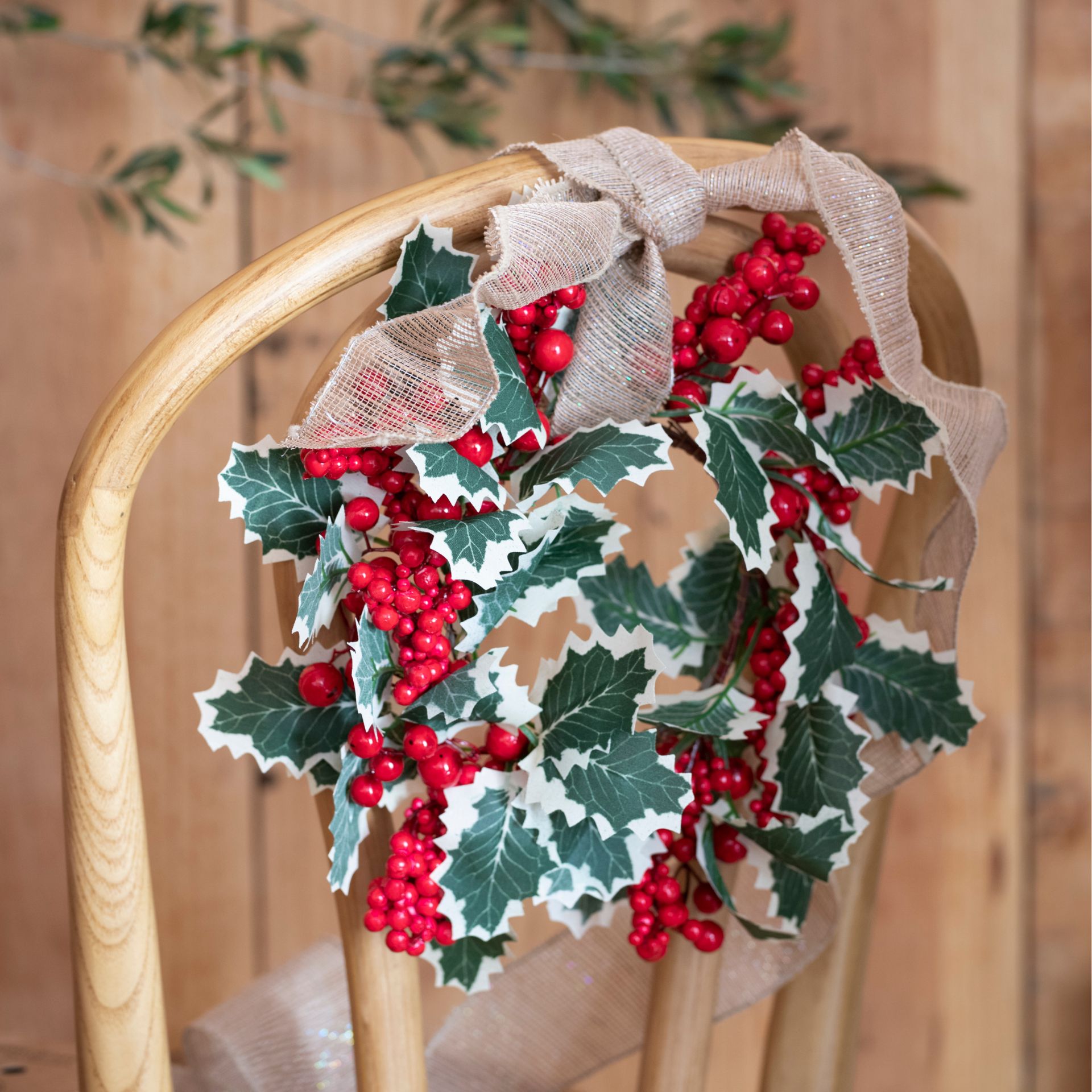 Corona decorativa de acebo y bayas rojas Ø41cm